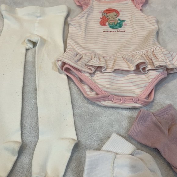 Adorable New 4 Piece Baby Set One Piece, Leggings and 2 Pairs of Socks 6-12M - Picture 3 of 12